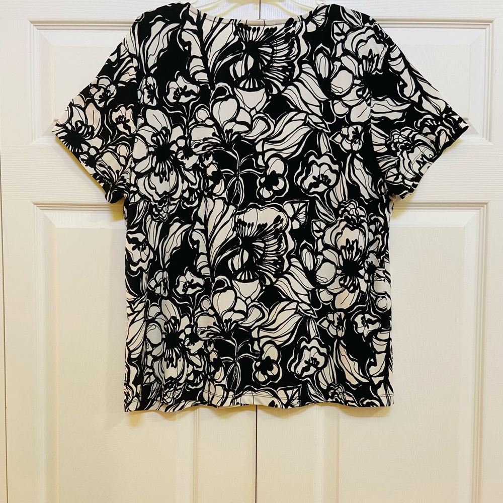 XL BEADED NECKLINE FLORAL TOP-CUTE FROM MACYS - Picture 3 of 6